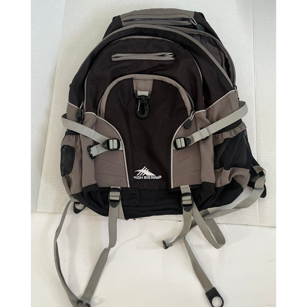 HIGH SIERRA BLACK AND GRAY BACKPACK TRAVEL PACK CARRY-ON HIKING LUGGAGE‎